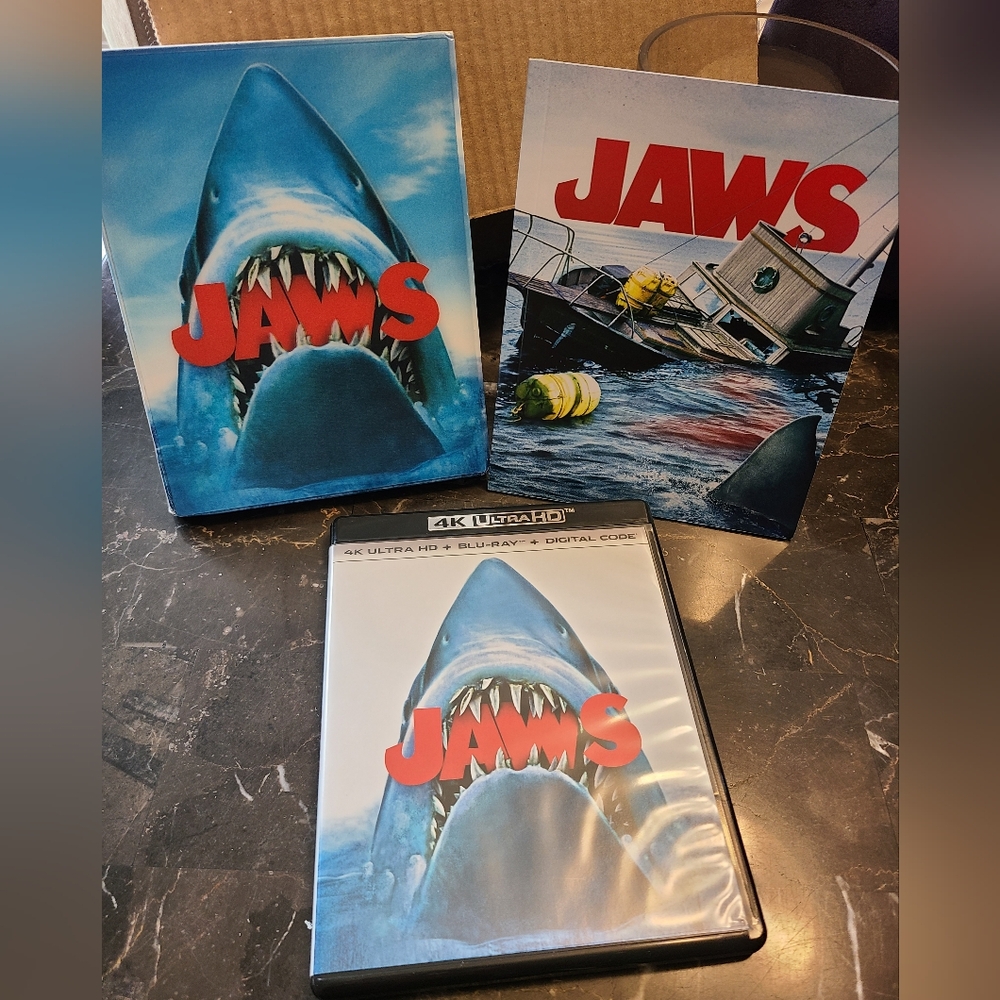 Jaws (4K Ultra HD+Blu-Ray+Digital), Lenticular Slipcover, Booklet, 45th Annivers
